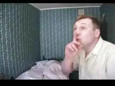 Porno konulu türk porno film oyuncusunun kavisli siki Macar fahişenin ağzına giriyor