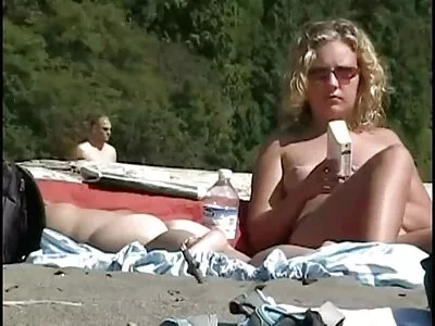 Masum öğrenciler seks oyuncaklarını ve üç azgın MILF'i turk sikis filmleri test ediyor