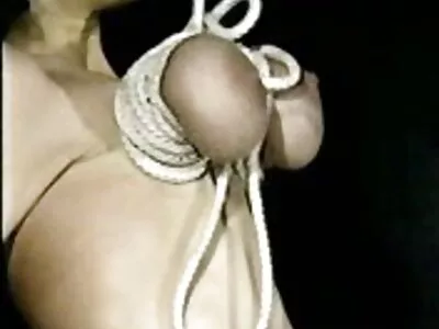 Gizli polis, tuvaletteki potansiyel suçluyu türk lezbiyen porno film kazığa oturtuyor