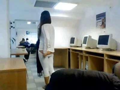 Yaramaz genç ile büyük doğal memeler alır bir sert türbanlı türk porno film horoz