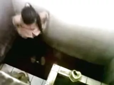 Busty esmer çıplak şeritler ve erkek arkadaşı tarafından sert turk porno film dövülerek alır