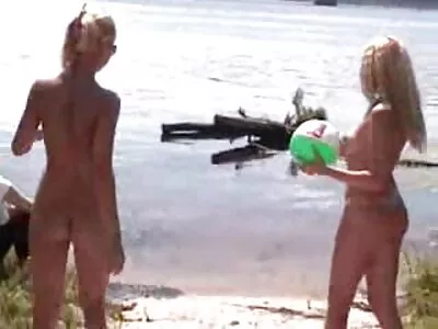 Sürekli seks, güzel çiftin ilişkiyi çok güçlü hale getirmesine konulu türk porno film yardımcı olur