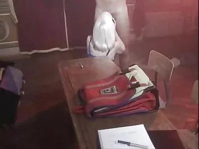 Çarpıcı güzellik memnuniyetle kameraman için büyük yesilcam porno filmleri göğüsler gösterir