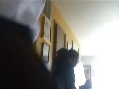 Yaratıcı çift, yolun kenarında ön sevişme ile başlar. köylü türk porno filmi