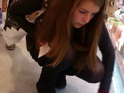 Tatlı sarışın kitap kurdu porno film türkçe yatak odasında erkek arkadaşıyla çiftleşiyor