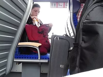 Büyük ganimetli piliç, seksten önce türk yerli porno film adamın yüzüne oturuyor