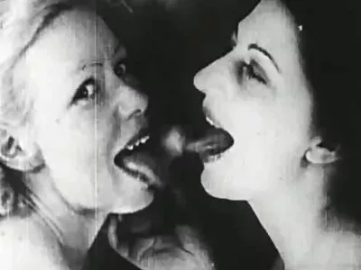 Kırmızı maskeli esmer türkçe porno film kız nişanlısını üvey oğluyla aldatıyor