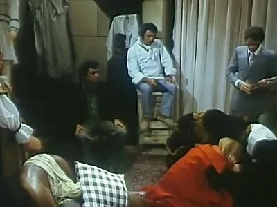 Güvenlik görevlisi şaşırtıcı sarışının heyecanı yenmesine yardım film türkçe porno ediyor