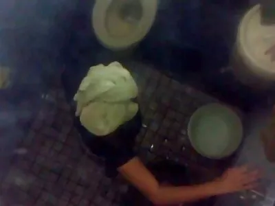 Karı koca cinsel gerilimi hafifletmeye çalışıyor yeşilçam porno filimleri