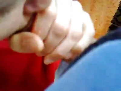 Kıvrımlı sarışın türk köylü porno filmi anal vurma için kıçını yanaklarını açar
