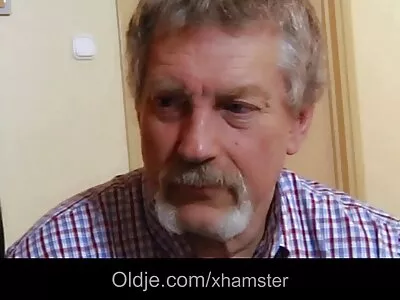 Sıcak sürtük büyük dövmeli popo büyük porno filmi türk siyah horoz için hazır