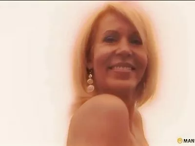 MILF çifte üçlü porno videoda yararlı bir ders türbanlı kadınların porno filmi verir