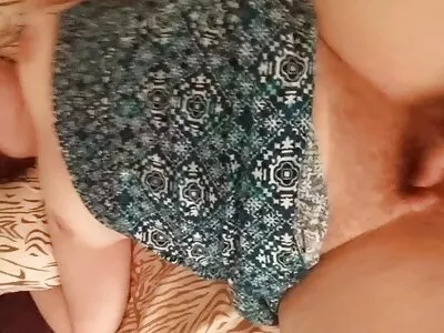 Bağlanmış ahbap, başka biri kız arkadaşını türk liseli porno filmleri beceriyormuş gibi izliyor