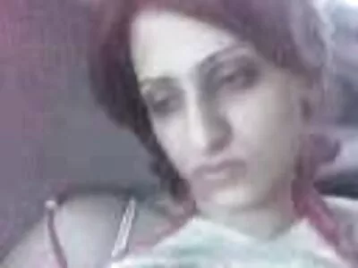 Sıcak kız zevk almak köylü porno film cunnilingus ve başlangıç ​​üçlü