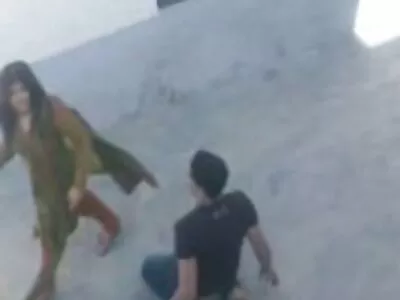 Dildo ve erkek arkadaşının horozunun Abanoz kızı porno turkce film tatmin etmesi gerekiyor