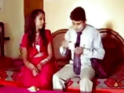 Göz amatör türk porno film kamaştırıcı bir abanoz çift, havuzda sessiz yaz mevsiminin tadını çıkarıyor