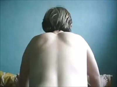 Sarışın kız içinde büyük çük sikis turk filmi almak için bacaklarını açar