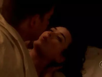 Latin turk filmi porno sürtük daha fazlasını ister gibi inlerken iri parçanın sikini alıyor.